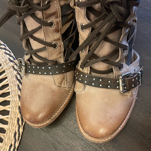 Freebird by Steven Cheyenne Black & Tan Lace Up Studded Leather Ankle Boots - Picture 12 of 14